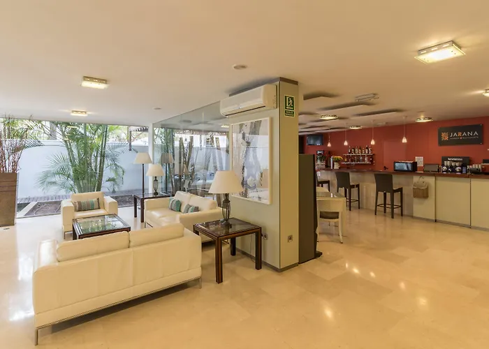 מלון Colon Rambla